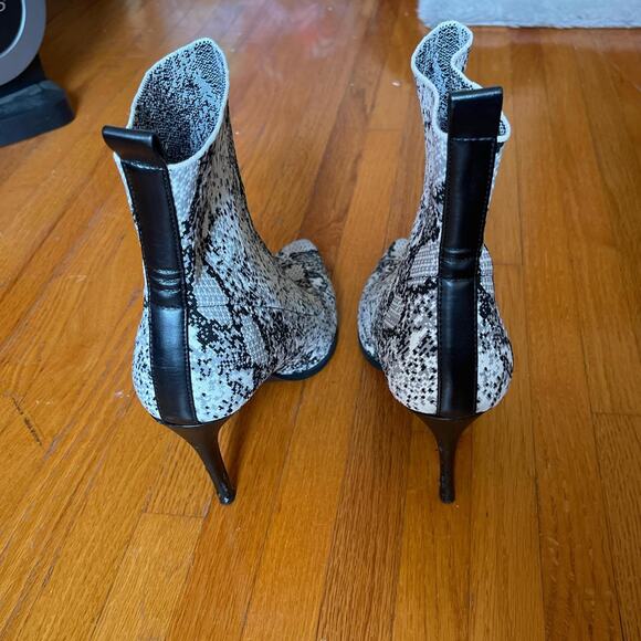 White and black snake print - Picture 2 of 5